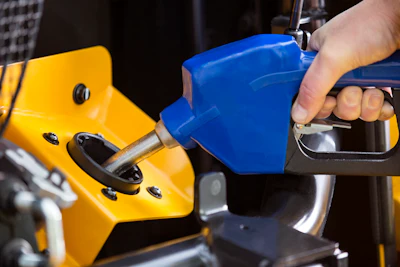 Volvo Filling Def Tank