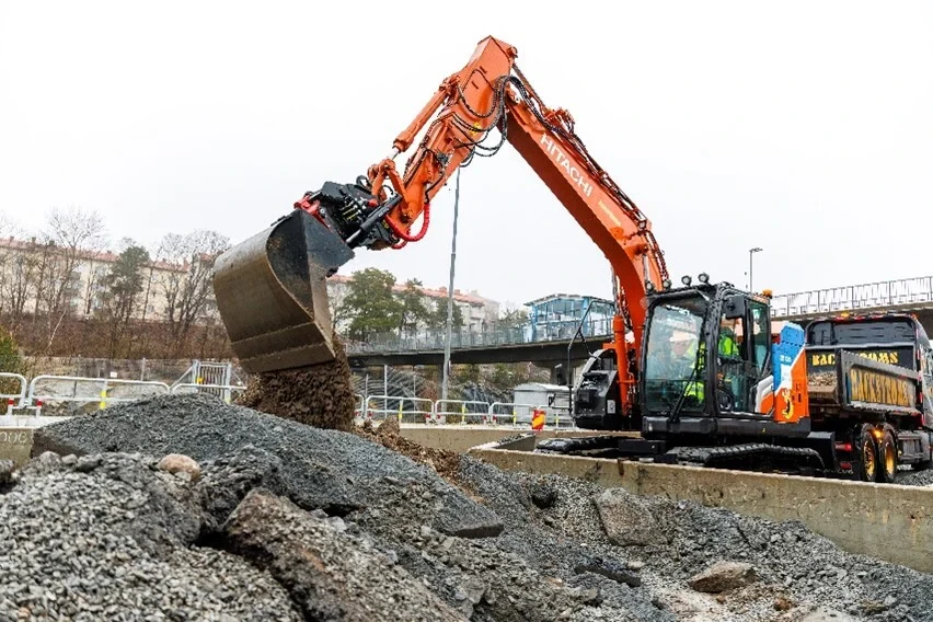 Hitachi Construction Machinery to Establish LANDCROS R&D Center in Germany Hitachi Construction Machinery to Establish LANDCROS R&D Center in Germany