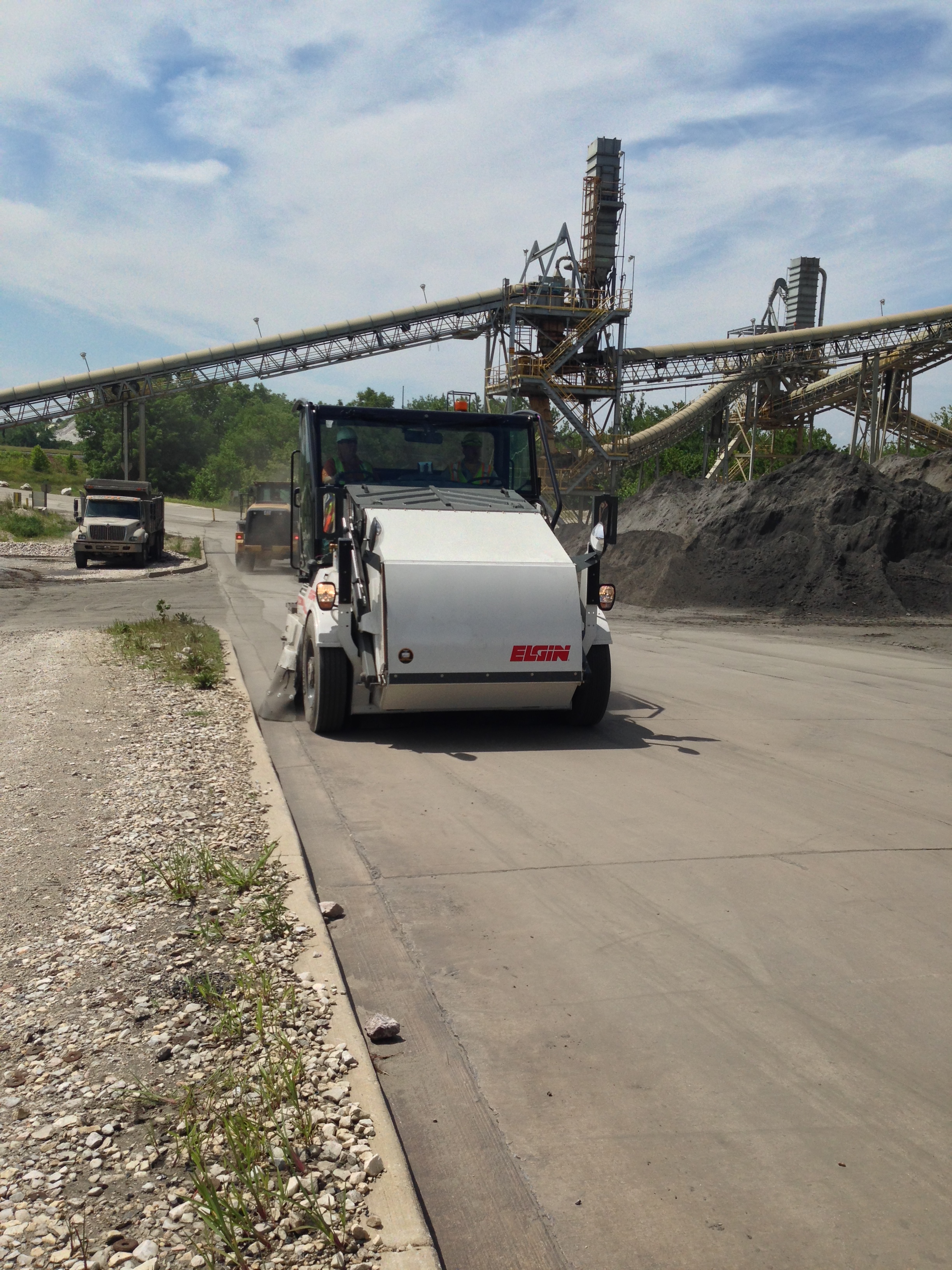 Street Sweeping for Construction Sites: 8 Best Practices for Safer, Cleaner Pavement Projects