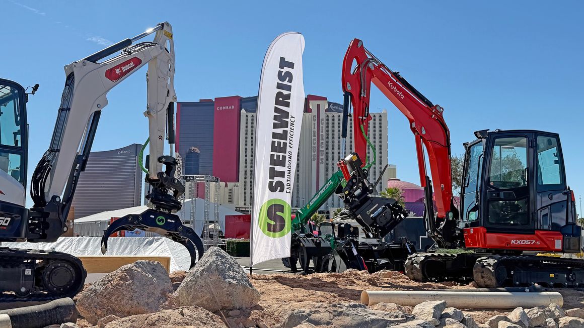 Steelwrist debuted two excavators equipped with SQ40 at CONEXPO-CON/AGG in Las Vegas.