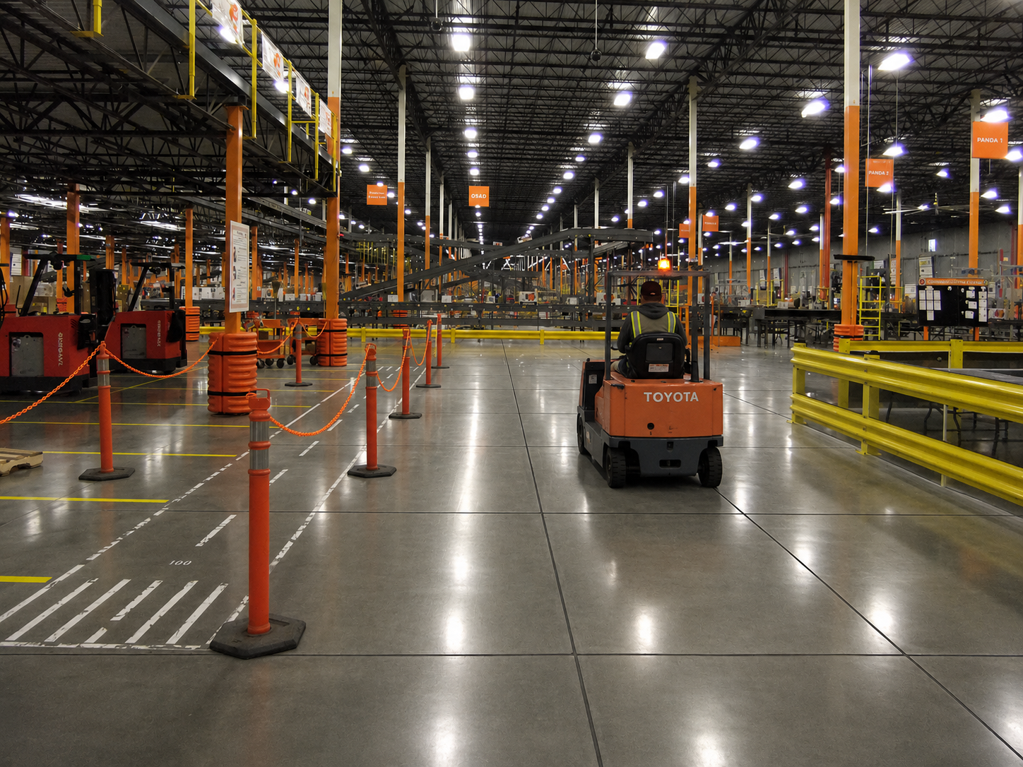 Properly filled contraction joints help protect slab edges from repeated forklift traffic, reducing spalling and extending the service life of industrial concrete floors.