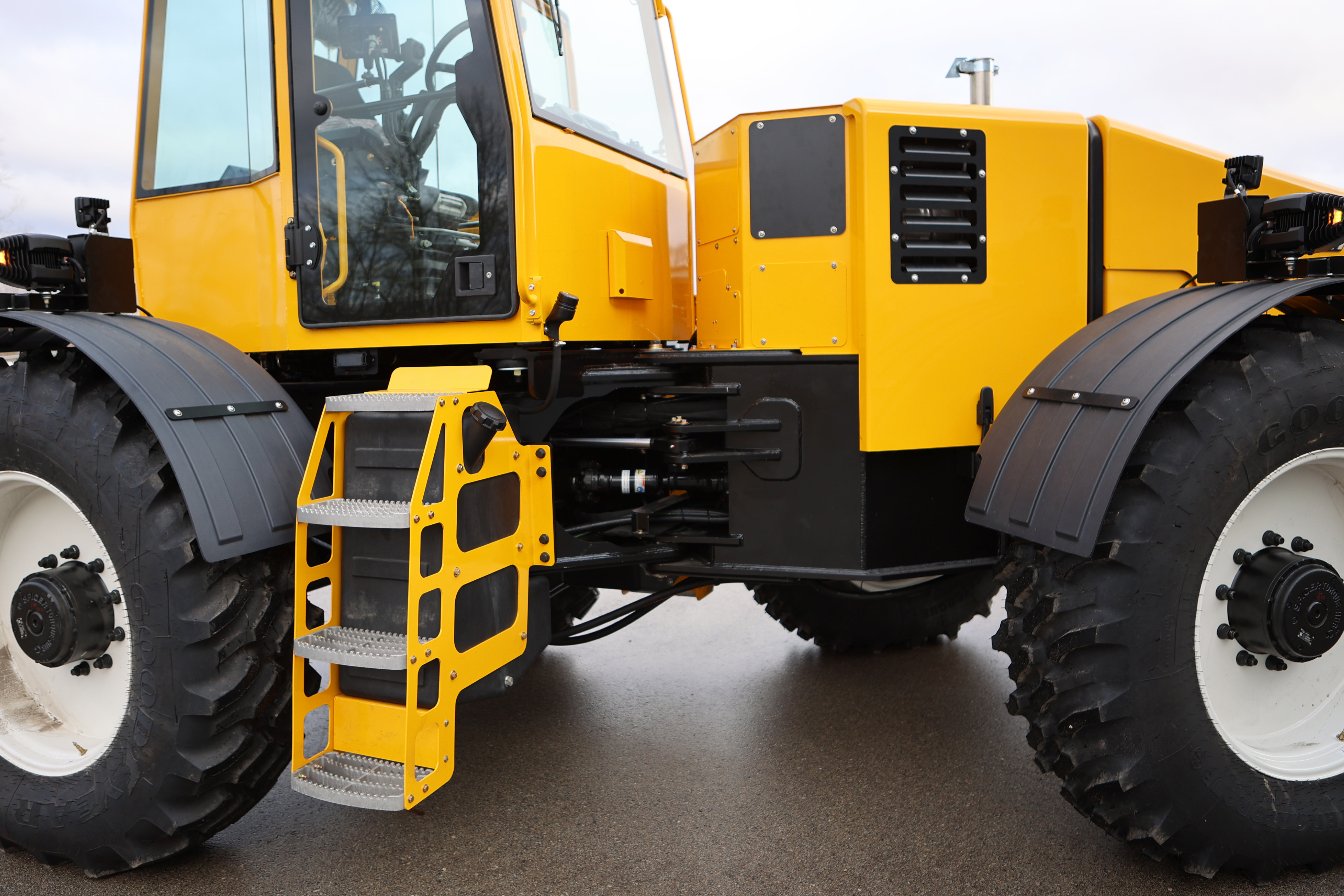Mb Mb7 Bt Multipurpose Tractor Product Shooting 2025 Articulated Steering Usc 9834 Logo Edit